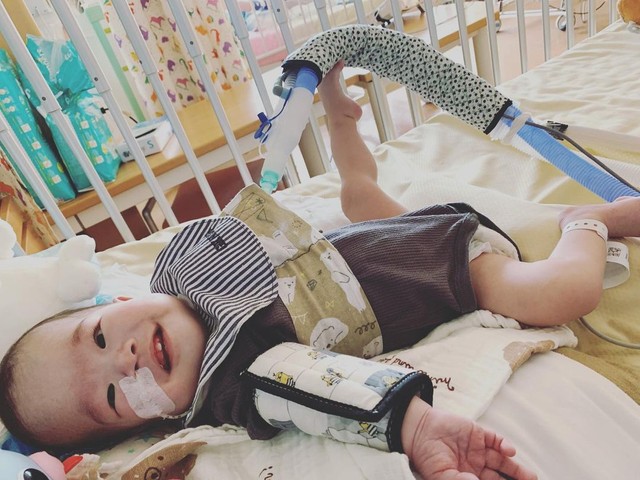 赤ちゃんの時から呼吸器が手放せなかった＝00hamupi00さん提供
