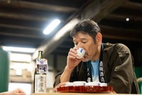 深い味わいに思わずうなる下栁さん