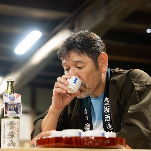 深い味わいに思わずうなる下栁さん