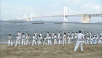 2020年の初稽古　寒さに負けず…砂浜で空手の寒稽古　香川・坂出市