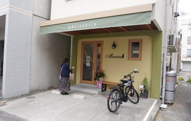 ビル街の一角にオープンする新店舗「Ｐａｔｉｓｓｅｒｉｅ　Ｍａｒｉｒｅ」