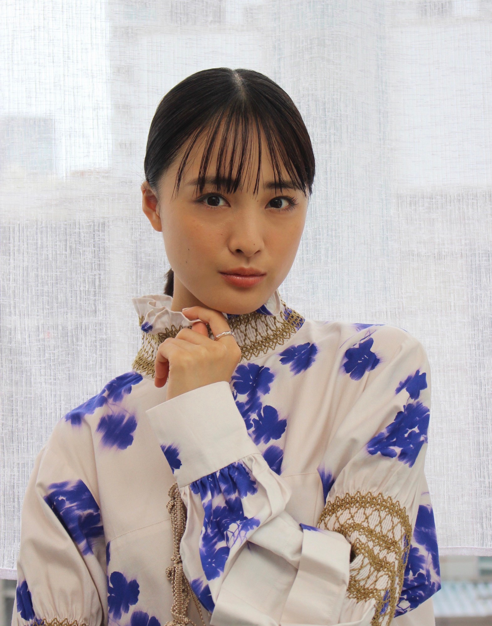 CMでカップヌードルをすすり続ける謎の美女こと大友花恋 映画「散歩