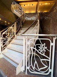 同日に祇園では千鳥のアイアンワークのある階段を発見／mayumama（@ma_yumama）さん提供