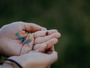 誰も信じられなかった自分に伝えたい。人と関わる今の私