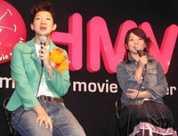 北陽の虻川美穂子（左）と伊藤さおり＝2005年