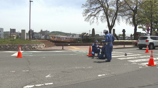 自転車で横断歩道を渡っていた女性　軽自動車にはねられ重体　岡山