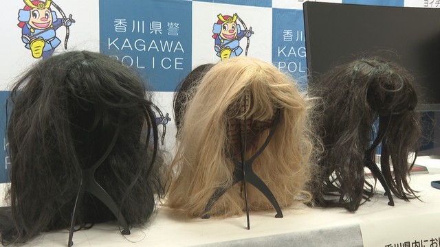 押収されたかつら(高松北警察署)