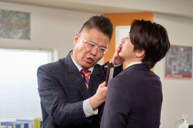 山下智久、泥だらけ＆胸ぐらをつかまれる姿、さらには一触即発!?『正直