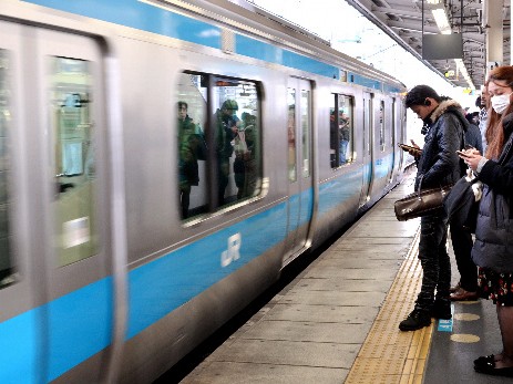 盲導犬連れの男性、またホームから転落して死亡　ＪＲ蕨駅