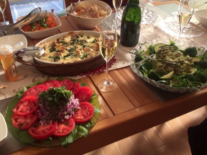 猫仲間を呼んで猫を愛でながらの食事が好き、いつか猫ラウンジを…