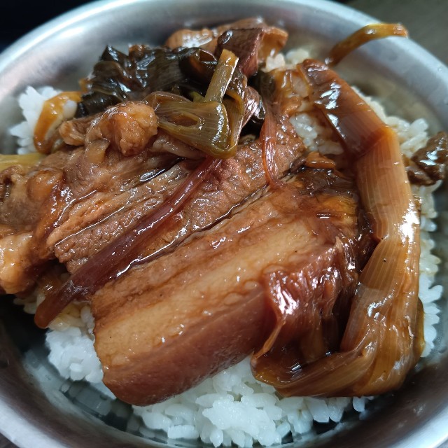 台湾グルメ「控肉飯」（コンローファン）が話題に（黒色中国さん提供）