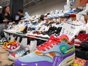 大量に出回る偽物スニーカー　プロが「見抜くのが難しい」という「クローン品」も