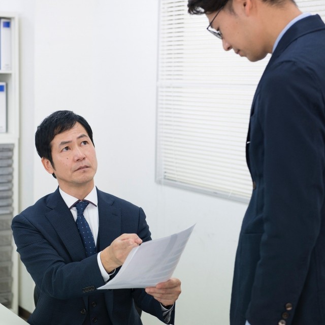 正しい指摘なのに反発されてしまう…なんで？　※画像はイメージです（ACworks/photoAC）