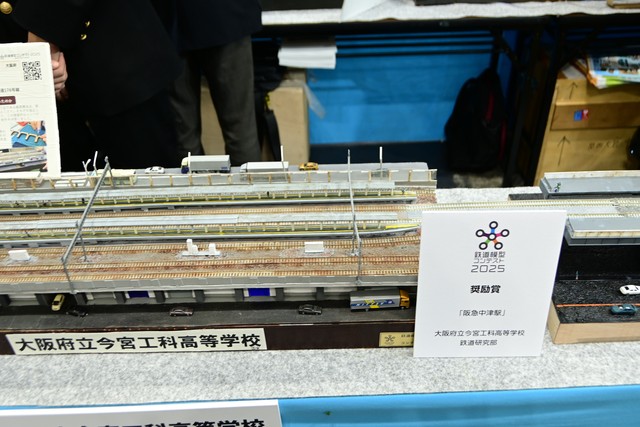 高校生による阪急中津駅のレイアウト。あの激狭のホームが良く表現されてます