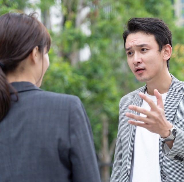 行動をいつも聞いてしまい彼に怒られてしまう　※画像はイメージです（taka/stock.adobe.com）