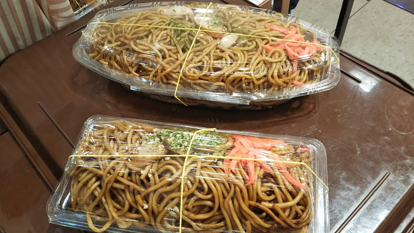 焼きそばにしか見えない焼きそばパンが話題 どうして、ここまで