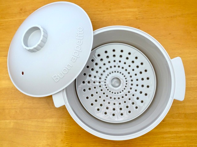 すのこ付きなので蒸し野菜もできるそうです