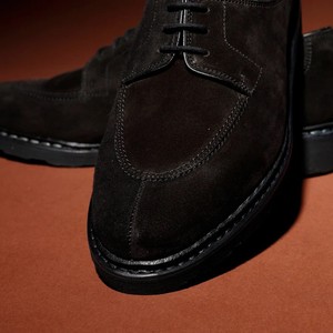 ライフスタイル世論調査ビジネスの時にスエード素材の靴を履きますか？