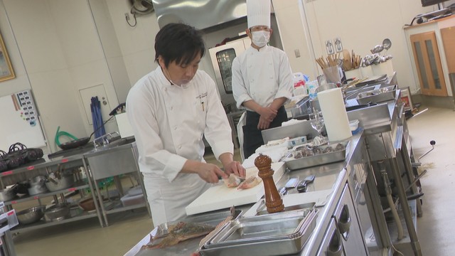 「未来のシェフ」を育成　ミシュランガイド掲載店のシェフが岡山の高校で“調理実習”