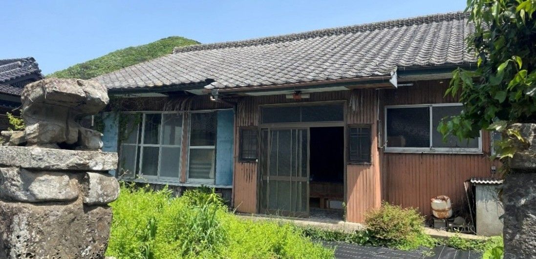 典型的な空き家の写真