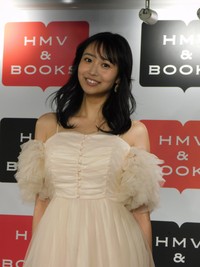 写真集発売イベントを行った溝端葵＝HMV＆BOOKS SHIBUYA