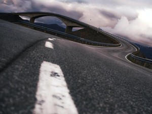 OLはつまらないと夢を追ってきた私は今、求人サイトを見続けている