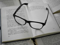 ウケ狙いで変なメガネを買ったら、自分の色メガネに気付いた