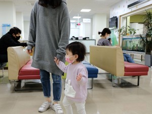 出産あきらめる女性が韓国で増加　少子化の日本より深刻、福岡に暮らして確信強まる