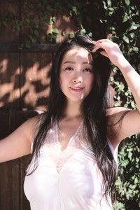 「ふた たび　小向美奈子写真集」＝撮影／清水清太郎 三浦雄司