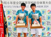 高校総体　岡山県勢として初の優勝　テニス男子ダブルス　木村・島選手組（関西）