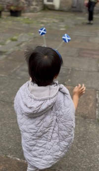 高齢女性はカチューシャもくれました（RINAさん提供）
