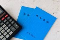 親の年金、実際いくらもらっているの？※画像はイメージです（kiranao/stock.adobe.com/）