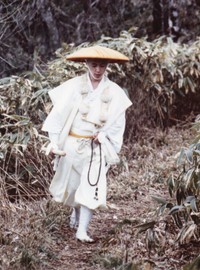 千日回峰行をする若き日の柳澤さん。歴史的快挙を伝えようと多くのメディアが注目し、長期で密着されることもあった