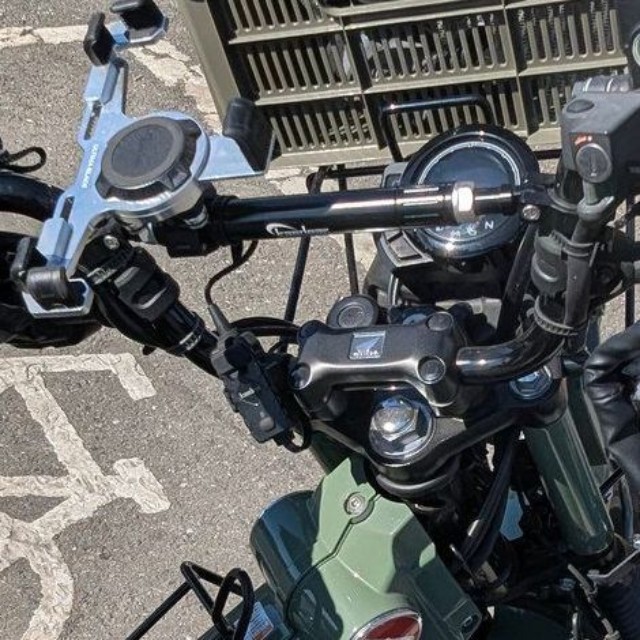 愛車カブの冬仕様は…実用重視スタイルです／加齢た声さん（@karetakoe）提供＝画像をトリミングしています