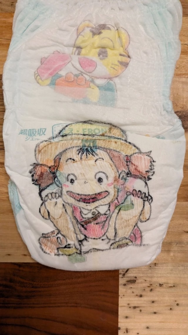 現在は「明日のおむつ何描こうかな〜」と親子で相談しながら描いている／Mmmさん（@mausanpo）提供