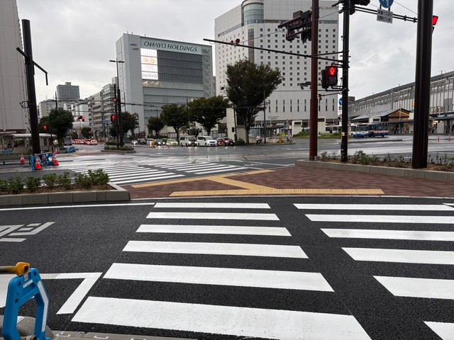 岡山駅前交差点の新しい横断歩道　10月19日撮影