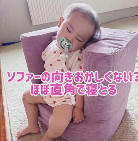 ソファーの使い方もたまらない♡（提供：＠miyasaya2024さん）
