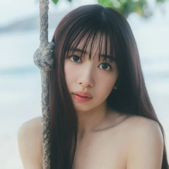 『真山りか（私立恵比寿中学）写真集』（ｃ）ＫＡＤＯＫＡＷＡ/写真：東京祐