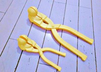 mococoさんが使用した大小のサイズがあるアヒル型の「スノーボールメーカー」（画像提供：mococoさん）