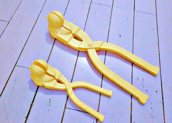 mococoさんが使用した大小のサイズがあるアヒル型の「スノーボールメーカー」（画像提供：mococoさん）