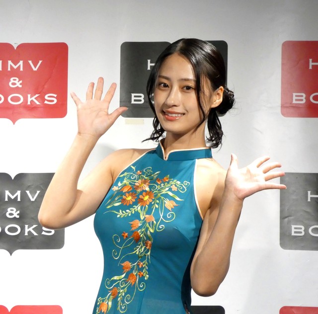 写真集「花澄想」発売イベントに登場した澄田綾乃＝東京・HMV&BOOKS SHIBUYA