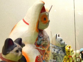 ご利益あるかもニャ？　全国から「招き猫」３５０点を集め博覧会