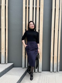 魔法のような収納力のポケットがついたギャザータイトスカート