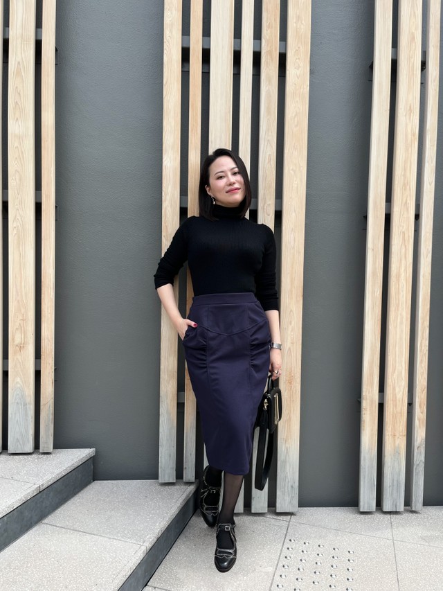 魔法のような収納力のポケットがついたギャザータイトスカート