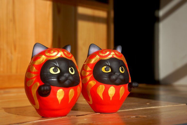 抽選でも手に入らない”柴犬＆猫だるまが可愛すぎると話題 職人の思いと
