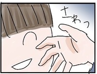 頬を触られるアラ子（とあるアラ子さん提供）