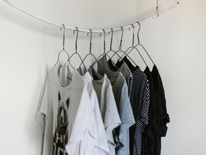 まずは下着から。クローゼットが黒一色の私が始めた「色」の挑戦