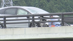 バイク２台と車２台が絡む事故　バイクの女性が死亡　宮城・石巻市