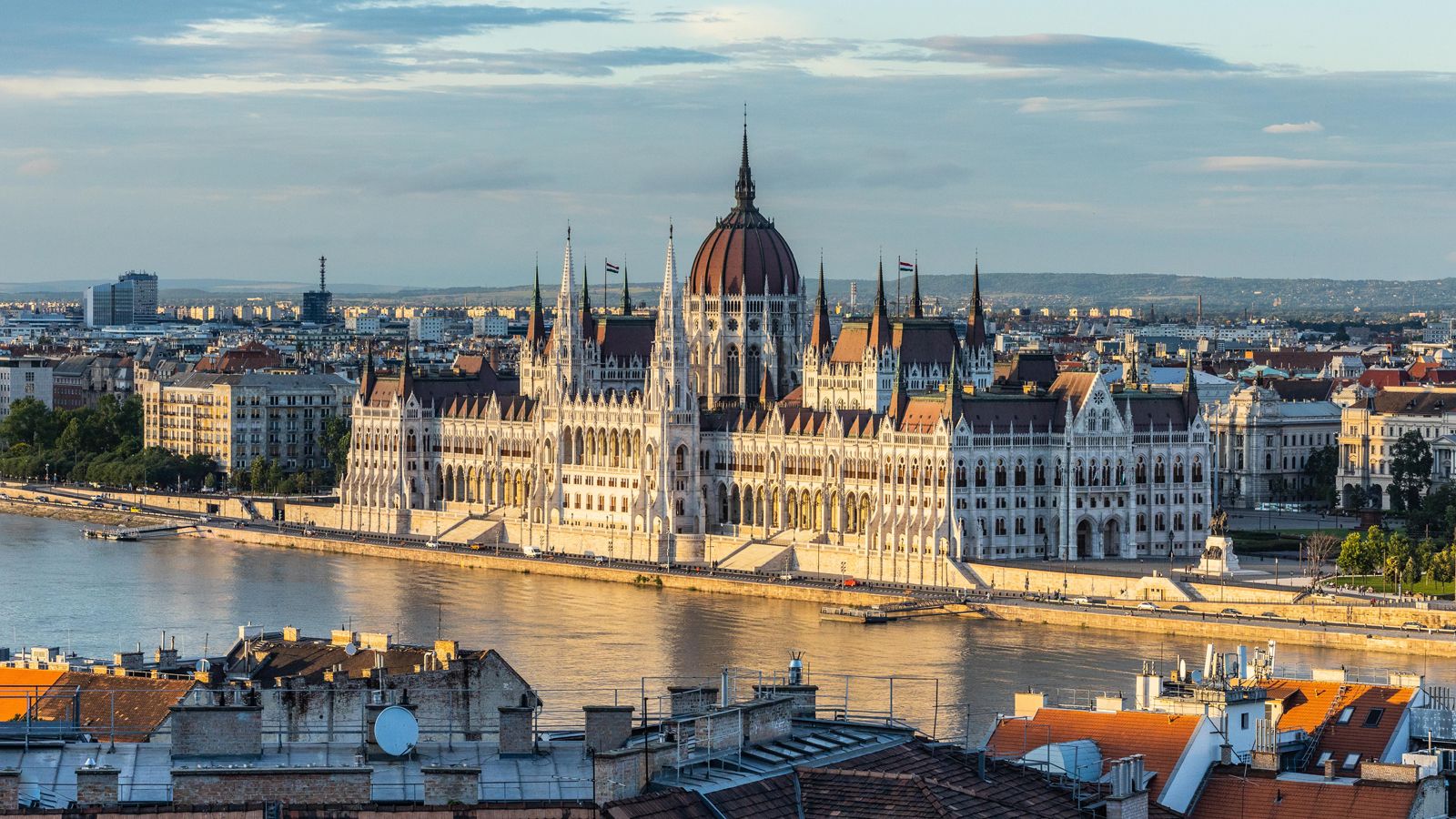 美と文化が重なる街ブダペスト<br>歴史のレイヤーを思考する旅へ