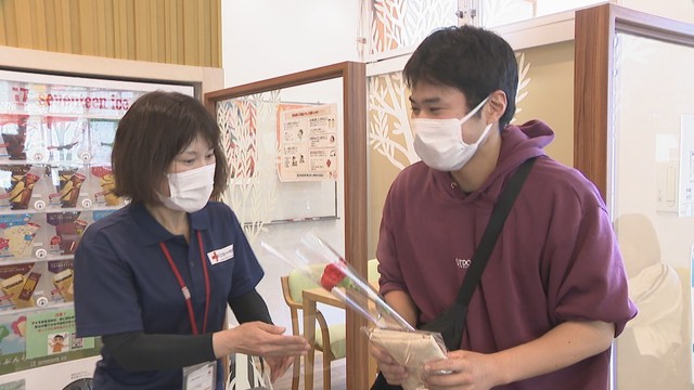 5月10日は「母の日」高松市の献血ルームではカーネーションをプレゼント　